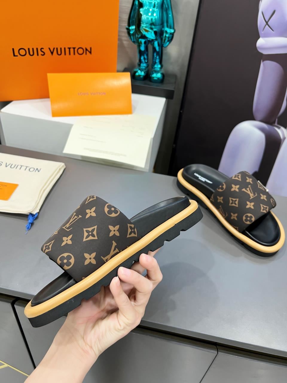 Louis Vuitton Slippers